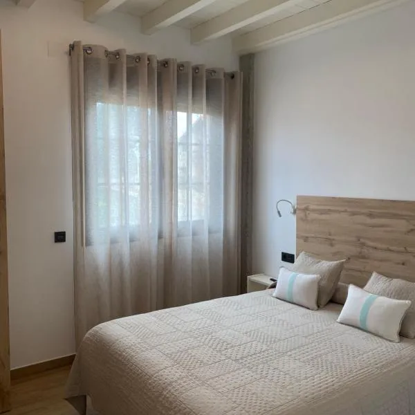 Alma Marina Apartamentos, hotel v destinácii Somo