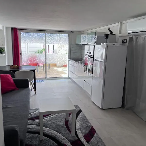 duplex en bord de mer, hotel in Cagnes-sur-Mer
