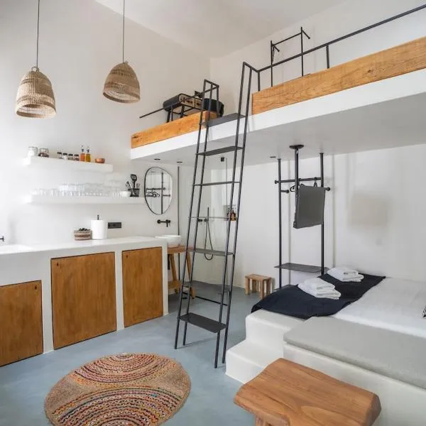 Mykonos Nest-Stylish Boho Loft in the heart of Chora 2-4 Guests, hotel in Megali Ammos
