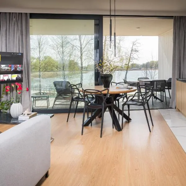 Olimpijska Premium Elite4Rent apartamenty z panoramicznym widokiem na jezioro i przestronnymi tarasami, ξενοδοχείο στο Όλστυν