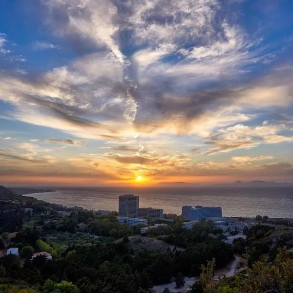 Rhodes SkyLine Suites, hotel i Ixia