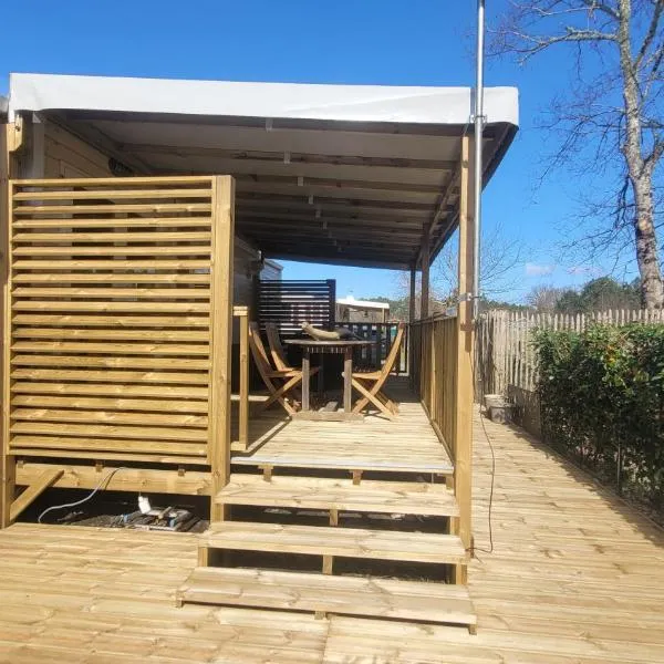 Joli Mobilhome 4 personnes proche Mimizan océan et lac, hotel in Sainte-Eulalie-en-Born