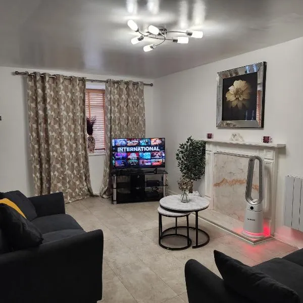 Temade Homes -2 Bed Graceful Holiday Home -Free Parking, hotel v Manchesteru