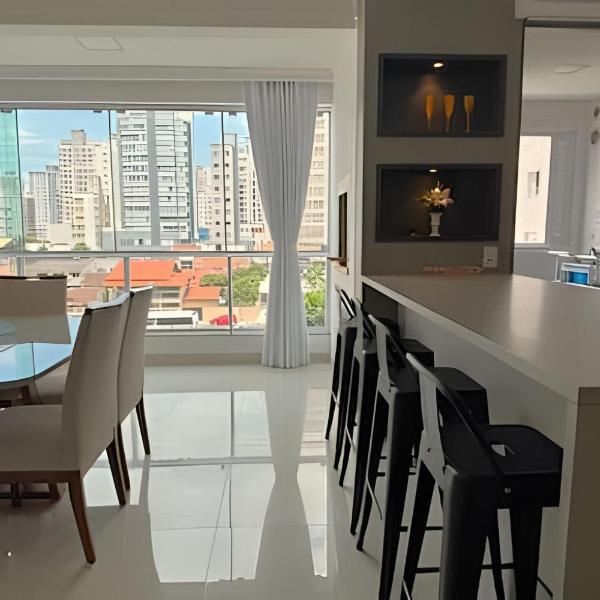 3 Quartos com A/C | 2 Vagas | 500m da Praia