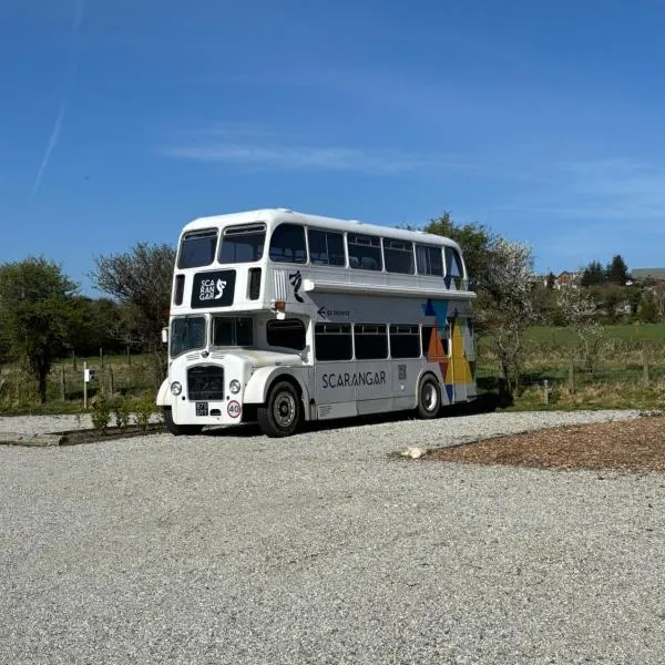 Cornwalls Vintage Camping Bus, hotel in Delabole
