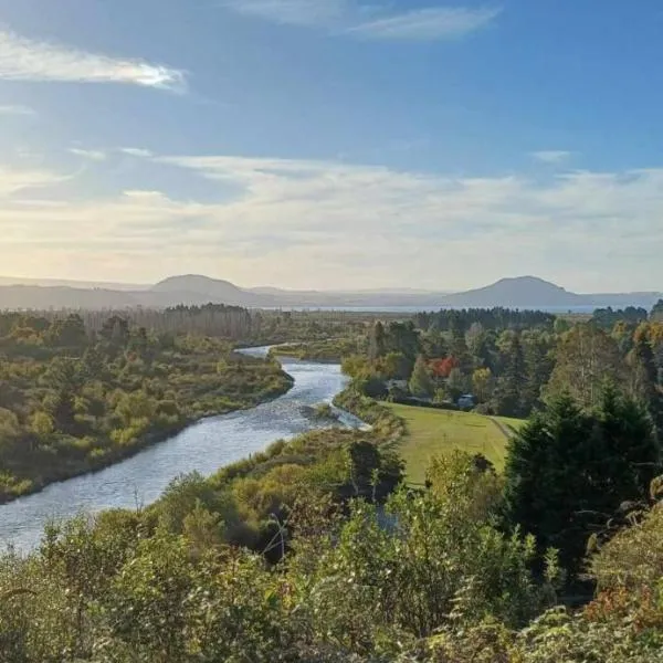 The Lake House, hotel in Turangi