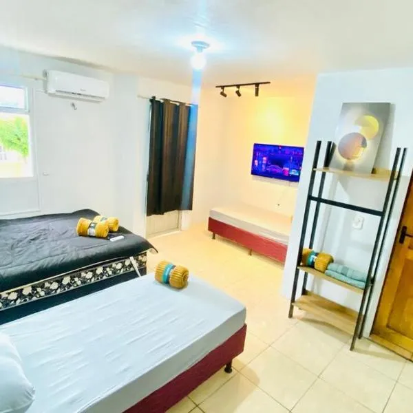 Ap mobiliado proximo ao centro c Ar e Wi-Fi Sem Garagem, hotel in Crateús