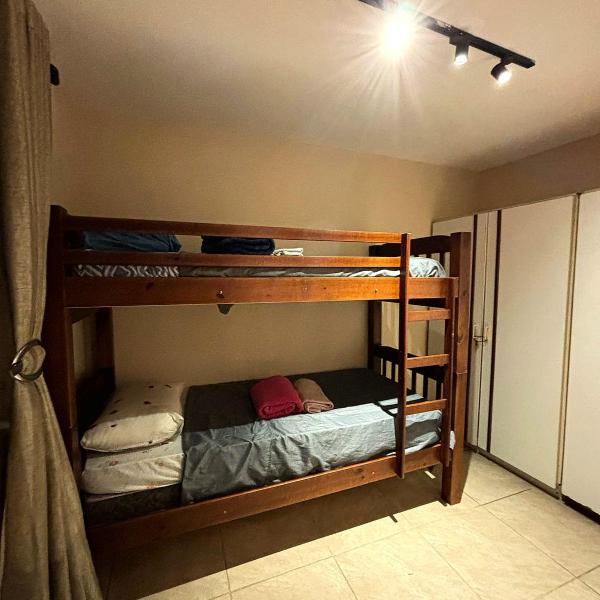 Aconchego de Itaipava - casa de 3 quartos, equipada, área kids, jacuzzi, pet friendly, churrasqueira, em meio a Natureza e próximo ao centro do bairro - Foto 2