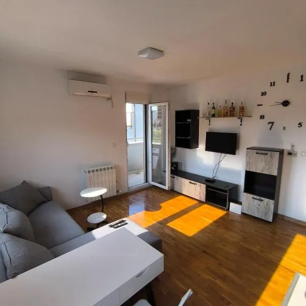 Apartment for a day, Zemun, Altina, two rooms, hotel in Belgrade