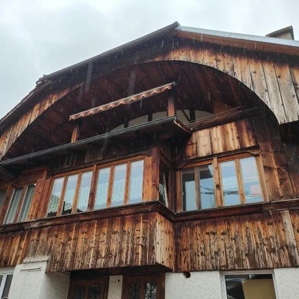 Frutigen Charm - two bedrooms, ξενοδοχείο σε Frutigen