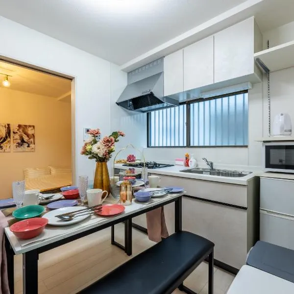 2mins walk to chidoribashi 12mins walk to nishikuzyou USJ Dotonbori nanba, hotel in Osaka