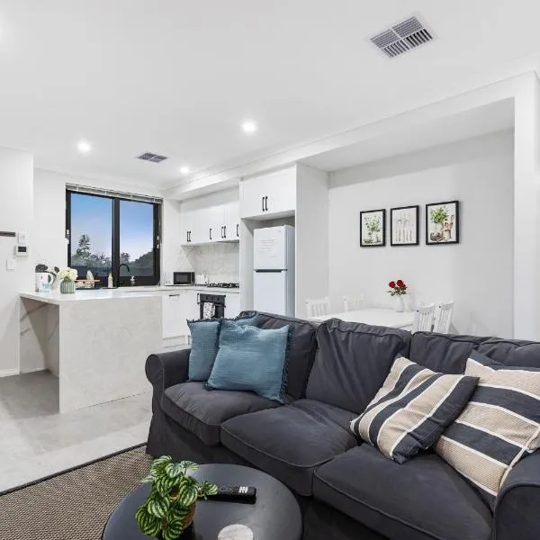 Private Bedroom Affordable Premium Modern Walk to Curtin, hotel v destinaci Perth
