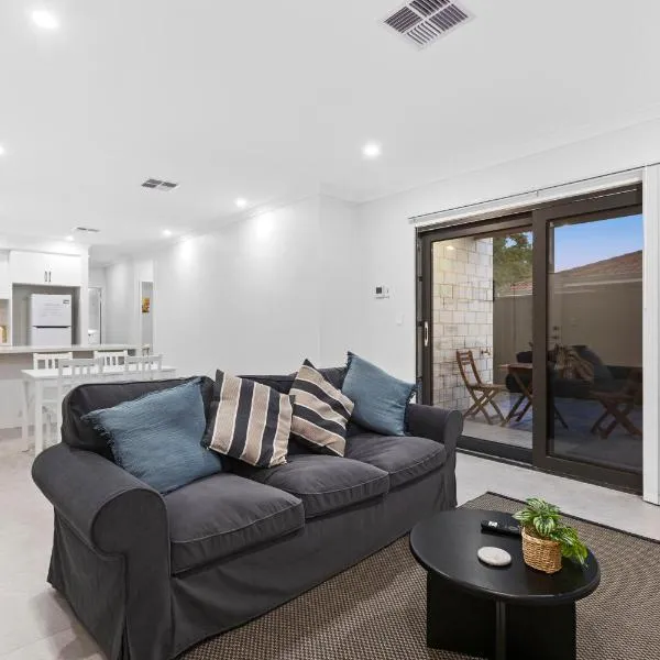 Premium Modern Homestay-Walk to Curtin University, hotel in Perth
