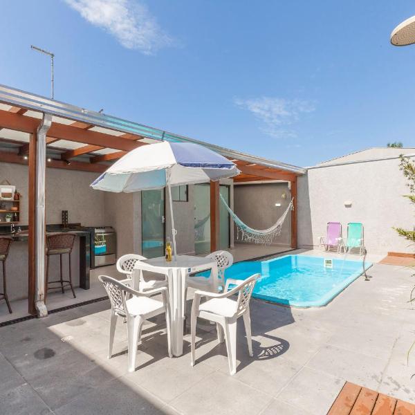 Casa a 700m da Praia com Piscina Aquecida e Churrasqueira