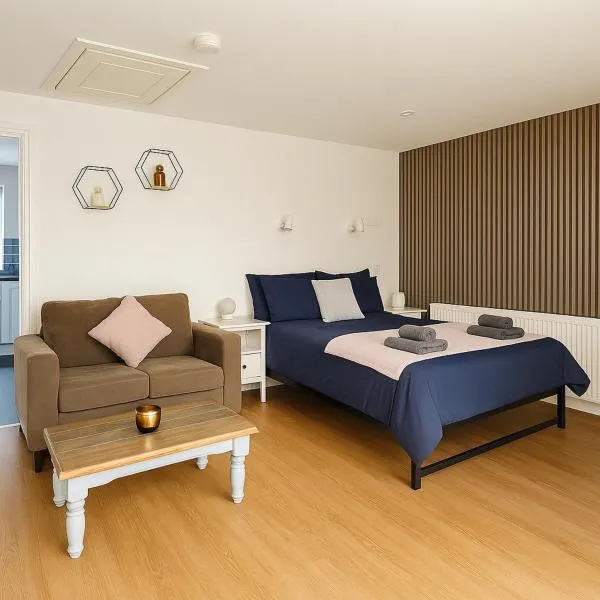 Number 2, Lytton Tree Lodge, Reydon, Southwold, готель у місті Reydon