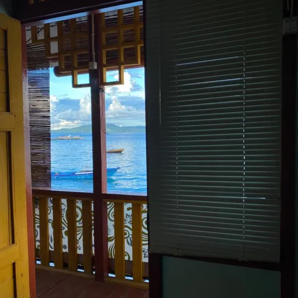 Three Ken Homestay & Cafe, hotelli kohteessa Manado
