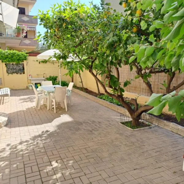 Appartamento Via Bixio, hotel in Roseto degli Abruzzi