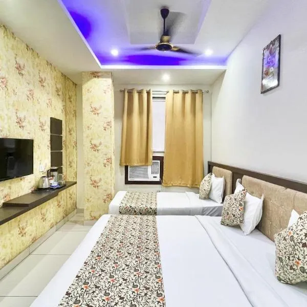 HOTEL PREMIUM B K Near Railway Station - Fully Air conditioned Rooms with Wifi-LIFT and Restaurant - A Top Premium Hotel in Haridwar, hotel v destinaci Haridvár