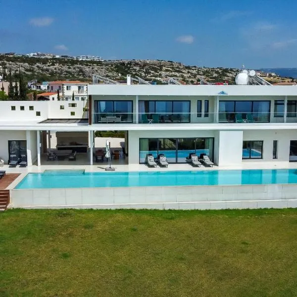 J&C Villa Resort Seacave, hotel in Paphos City