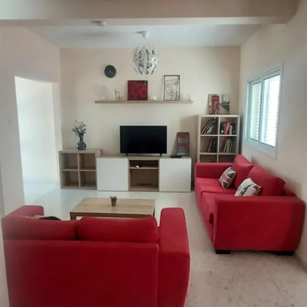 Sea Breeze Maisonette, hotel in Larnaka