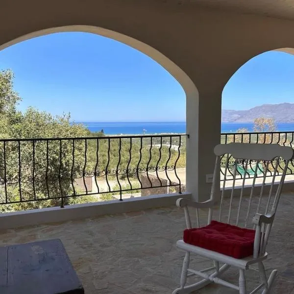 Ewas Cretan Vintage Houses- Pet Friendly, hotel in Kharkhalianá