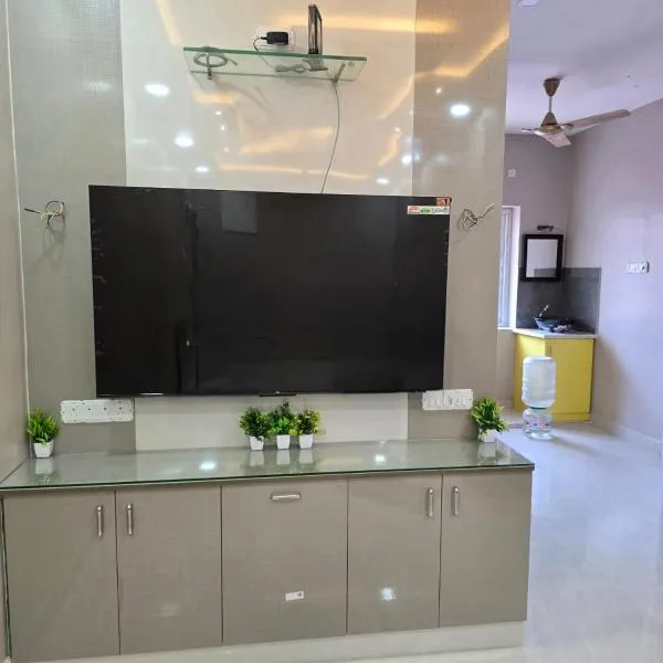 HOME STAY In TNAGAR E14, hotel in Chennai