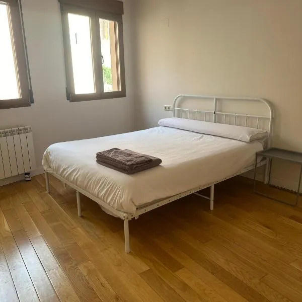 Excelente piso Zarzamora, hotel v destinaci Molina de Aragón