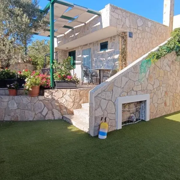 Apartment Igralište Mirakul, hotel v destinaci Seget Vranjica