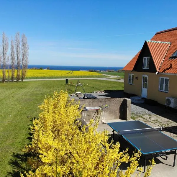 Solhjem Bornholm - sea view - big garden, hotel v destinaci Gudhjem