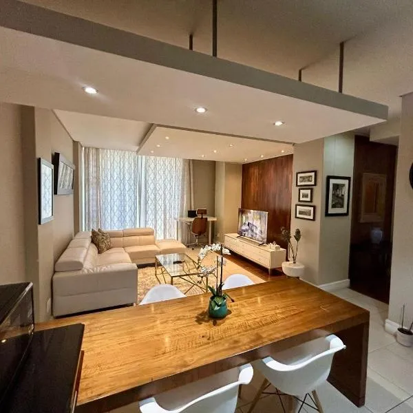Executive 2-Bedroom Luxury Suite in Bedford Centre Mall, hotel in Johannesburg