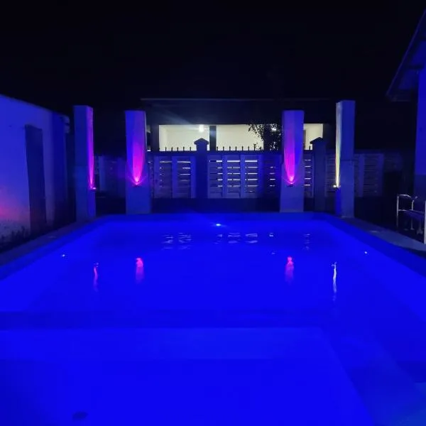 64 ZENJ HOUSE Luxury AIRPORT HOTEL, hotel v destinaci Mbweni