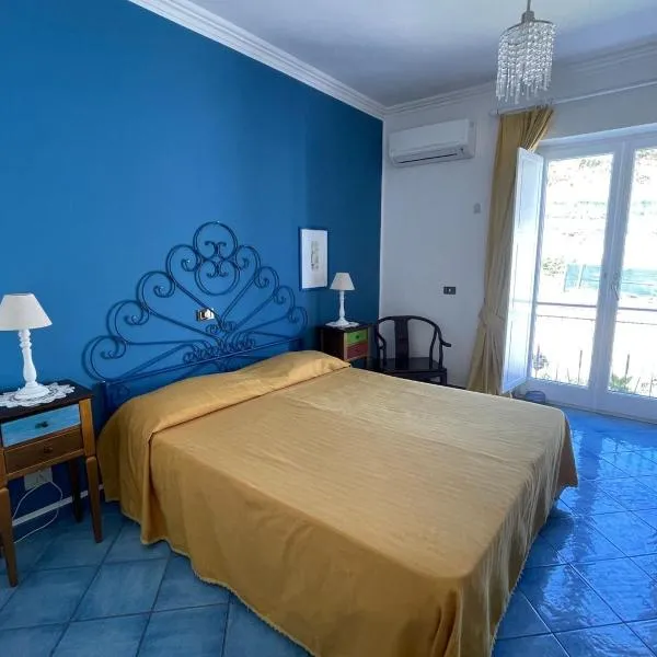 B&B Lunaponzese-Ponza centro โรงแรมในปอนซา