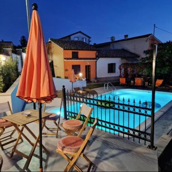 Sweet room with a terrace, hotel in Roč