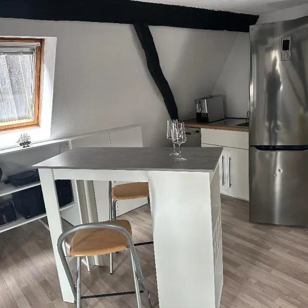 Loftcharakter unter historischem Gebälk, hotel in Nidderau
