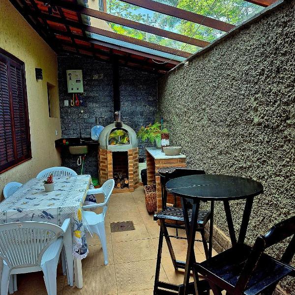 Recanto de Itaipava - casa com forno de pizza a lenha, churrasqueira, pet friendly, equipada para até 6 pessoas, em meio à Natureza e próxima ao centro do bairro - Foto 4