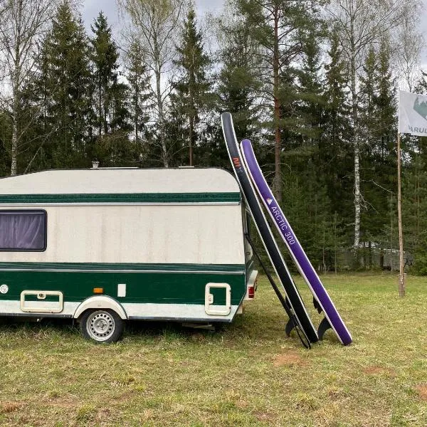 Karula Stay lakeside Camper, Treetent & SUPs included - all area only for you!, hotel v destinaci Ähijärve