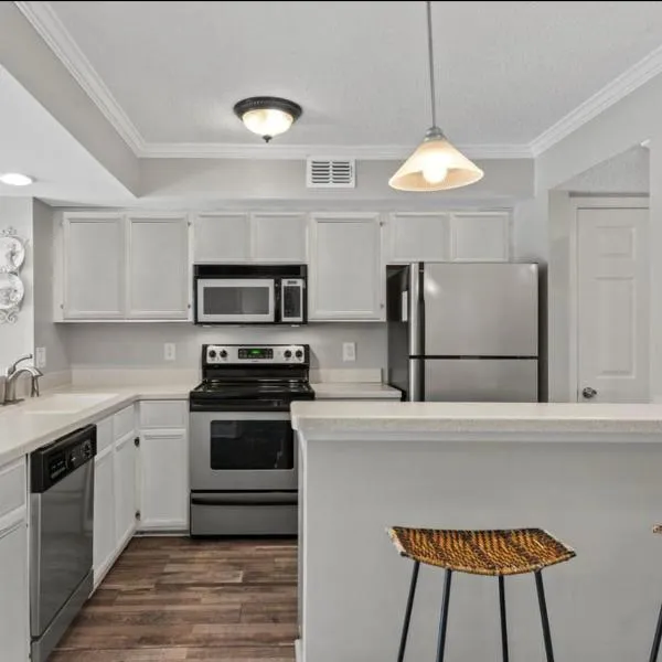 Charming 2 bed 2 bath condo in Sandestin Golf Cart Included!, Hotel in Destin