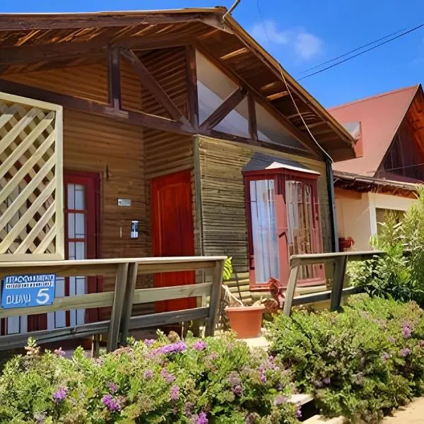 Algarrobo Cabaña a 2 cuadras Playa El Canelo+Wifi، فندق في ألغاروبو