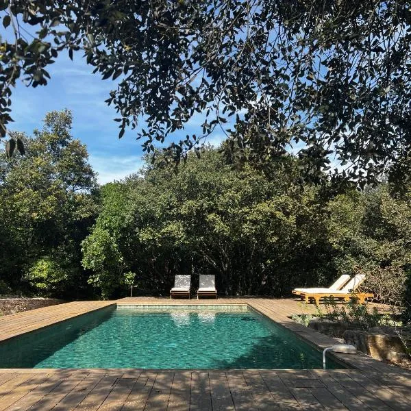 La Canopée Private Ecolodges, hotel v destinaci Nîmes