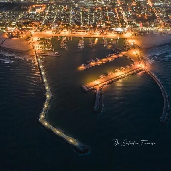Appartamento a 500 metri dal mare, hotel v destinácii Giulianova