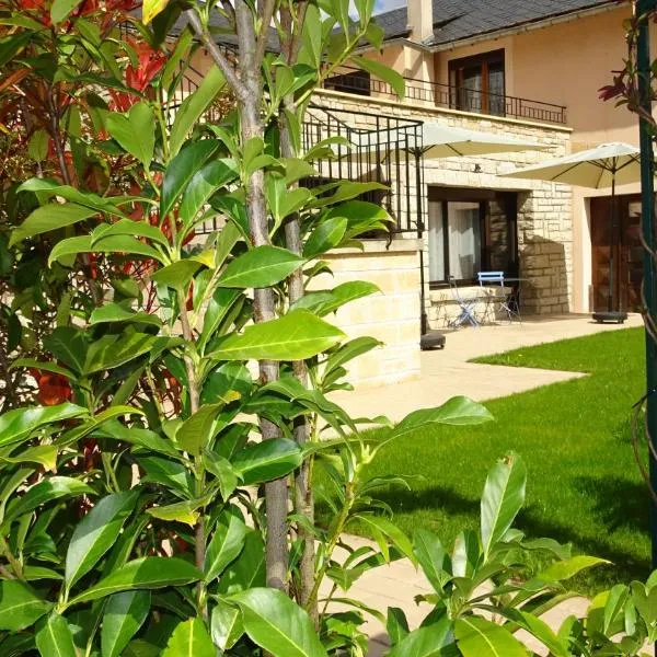 Studio Gîtes Au Pont de la Ginéze, hotel v destinaci Barjac