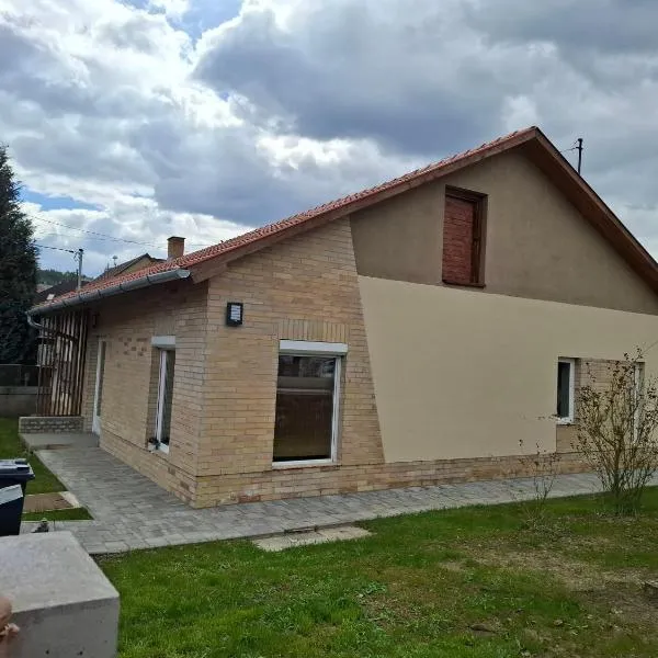 SB Sport Apartman, hotel v destinácii Salgótarján