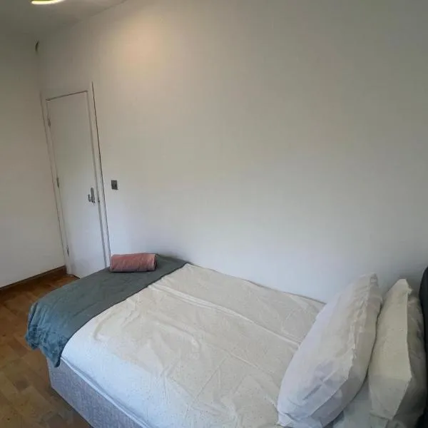 Good Priced Single Rooms in Northolt, hotel in Northolt
