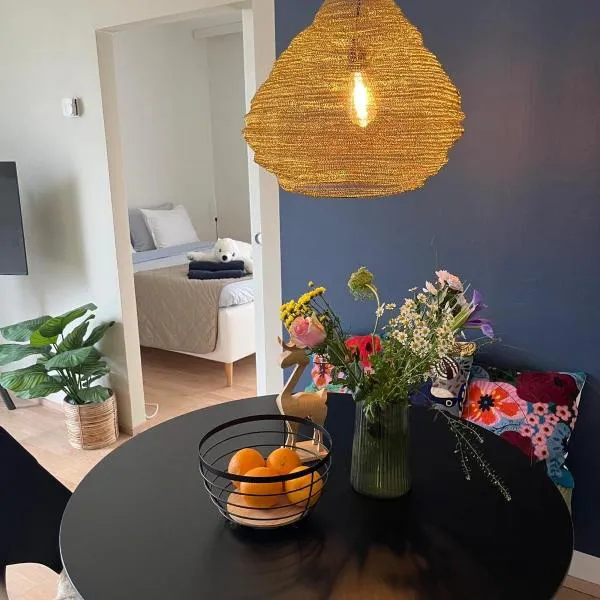 Bohemian Luxury with private Sauna, own carparking, 3 km from airport, hotel in Vantaa