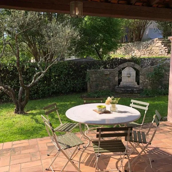 Villa provençale entourée de verdure à 20km des plages, animaux acceptés!, хотел в Belgentier