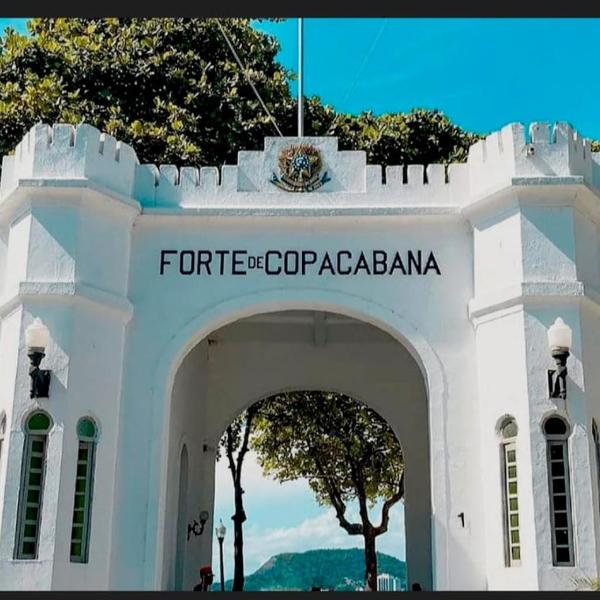Apartamento Em Copacabana - pé na areia