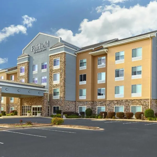 Fairfield Inn & Suites by Marriott Commerce, hotel v destinaci Commerce