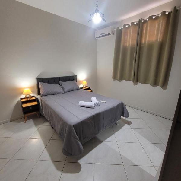casa em rua tranquila a 200 metros do agito do Rio Vermelho e praia - Foto 2