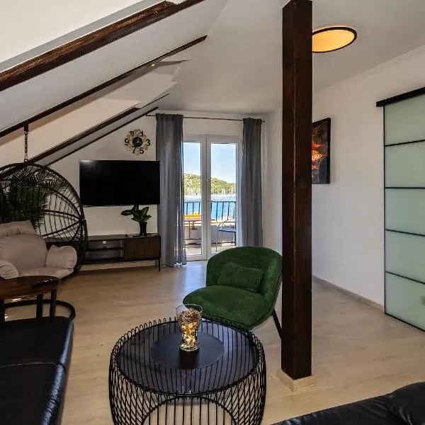 Renovated Apartments Skorin, hotel in Rogoznica