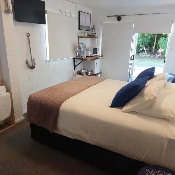 Heart of town studio, hotel in Coromandel Town